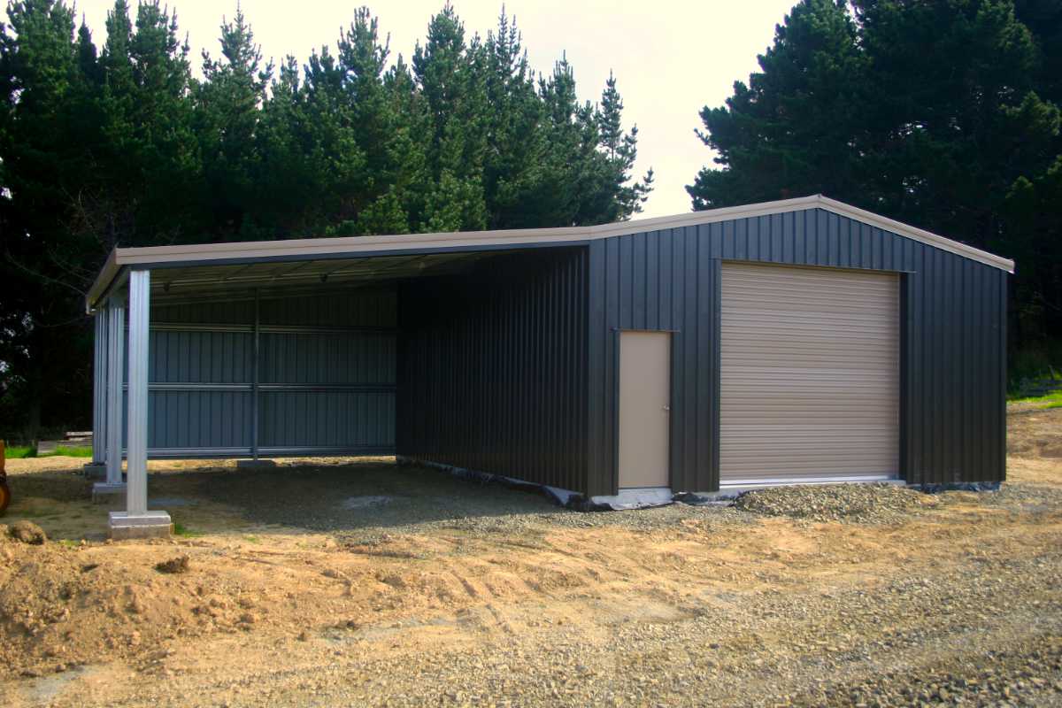 Kiwi Barn with open lean to