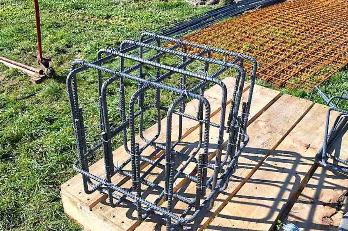 reinforced-concrete-footing-cage-for-shed-foundations Reinforced concrete footing cage for a New Zealand shed foundation