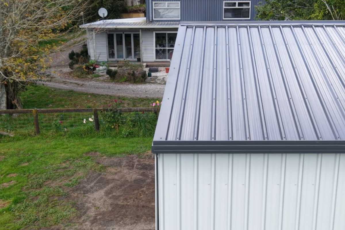 shed cladding sheet alignment Cladding sheets and flashing alignment on a NZ made shed
